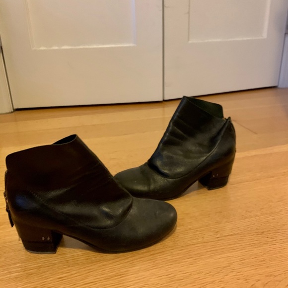 BOOTIES - Picture 2 of 3